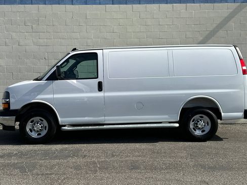 Used 2025 Chevrolet Express 2500 w/ Driver Convenience Package RWD image 7