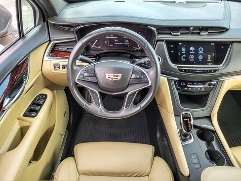 Used 2017 Cadillac XT5 Premium Luxury w/ Driver Assist Package AWD/4WD image 14
