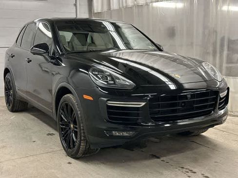 Used 2017 Porsche Cayenne Turbo image 30