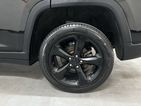 Used 2023 Jeep Grand Cherokee Limited w/ Black Appearance Package AWD/4WD image 63