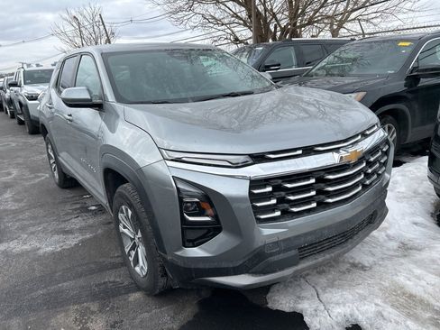 Used 2025 Chevrolet Equinox LT image 2