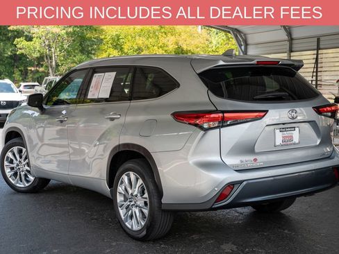 Used 2023 Toyota Highlander Limited FWD image 3