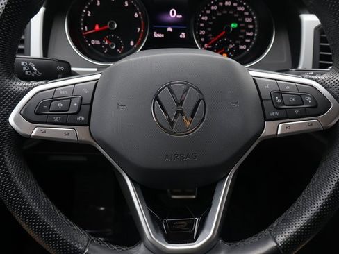 Certified 2021 Volkswagen Atlas Cross Sport SE w/ V6 Towing Package image 19