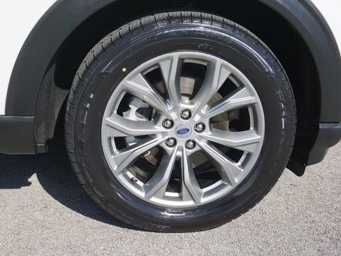 Certified 2022 Ford Explorer XLT w/ Equipment Group 202A image 18