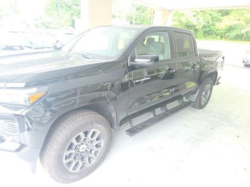 Used 2025 Chevrolet Colorado Z71 w/ Z71 Convenience Package 2 AWD/4WD image 10