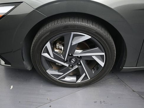 Used 2025 Hyundai Elantra SEL FWD image 9