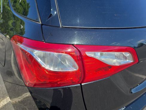 Used 2020 Chevrolet Equinox LT FWD image 29
