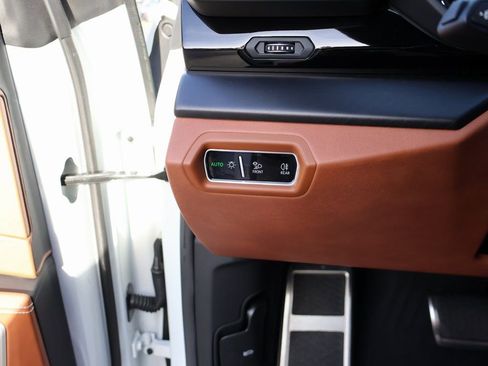 Used 2024 Lamborghini Urus S image 38