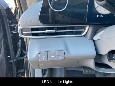 Used 2023 Hyundai Elantra SEL w/ Convenience Package image 16