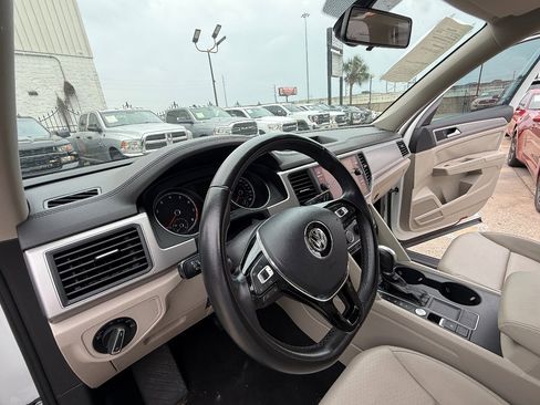 Used 2018 Volkswagen Atlas SE FWD image 25