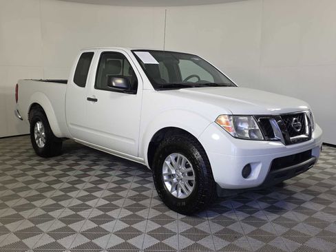 Used 2019 Nissan Frontier SV image 1
