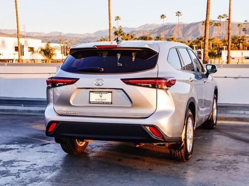 Used 2024 Toyota Highlander LE image 9