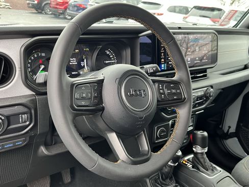 Used 2024 Jeep Wrangler Unlimited w/ Convenience Group image 20