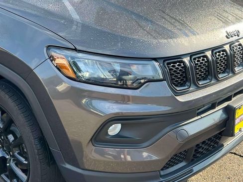 Used 2023 Jeep Compass Latitude w/ Sun and Sound Group AWD/4WD image 9