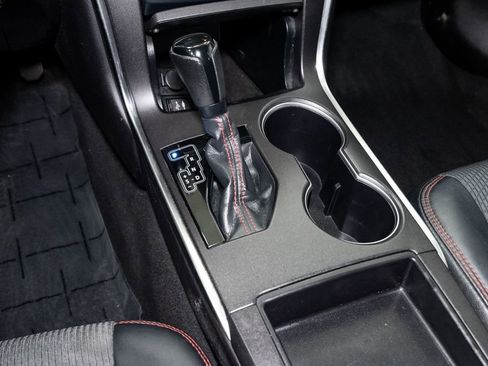 Used 2016 Toyota Camry SE image 18