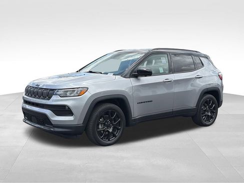 Used 2022 Jeep Compass Latitude w/ Convenience Group FWD image 3