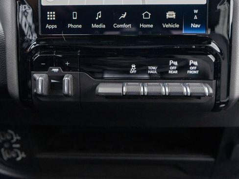Used 2024 RAM 2500 Big Horn w/ Safety Group AWD/4WD image 20