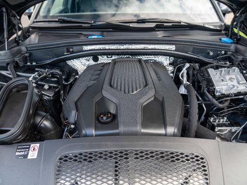 Certified 2026 Porsche Macan AWD/4WD image 28