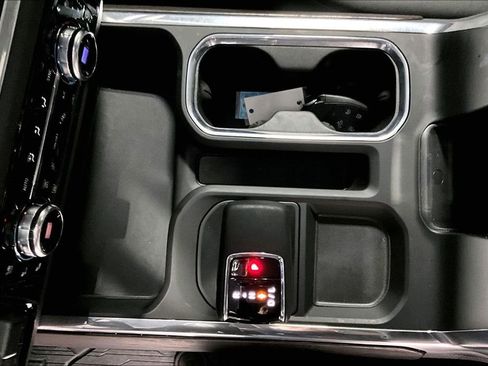 Used 2025 GMC Sierra 1500 SLT image 17