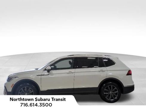 Used 2023 Volkswagen Tiguan SE AWD/4WD image 2