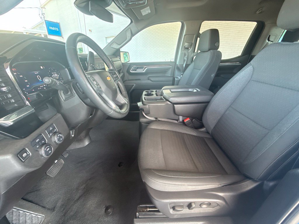 Used 2025 Chevrolet Silverado 1500 LT AWD/4WD image 31