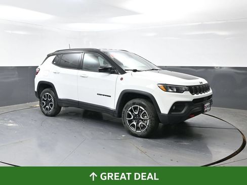 Used 2025 Jeep Compass Trailhawk AWD/4WD image 5