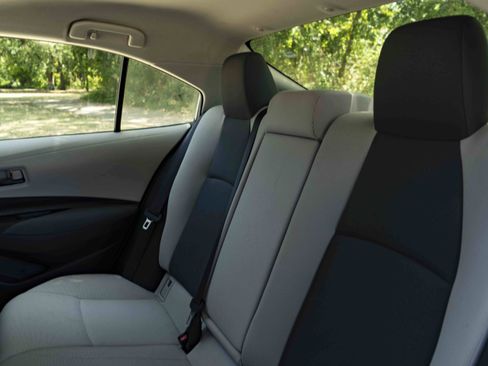 Used 2022 Toyota Corolla LE FWD image 18