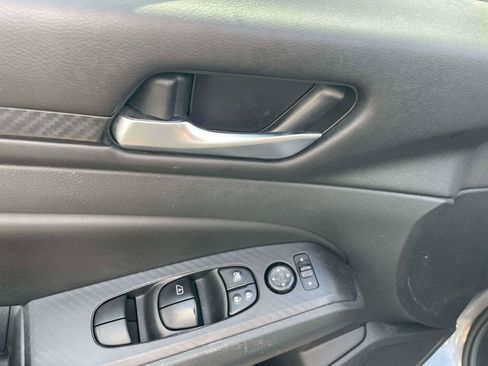 Used 2024 Nissan Altima 2.5 SV FWD image 12