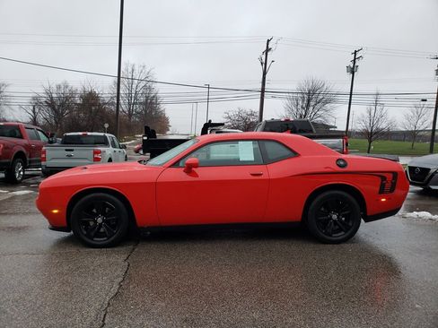 Used 2019 Dodge Challenger SXT image 8