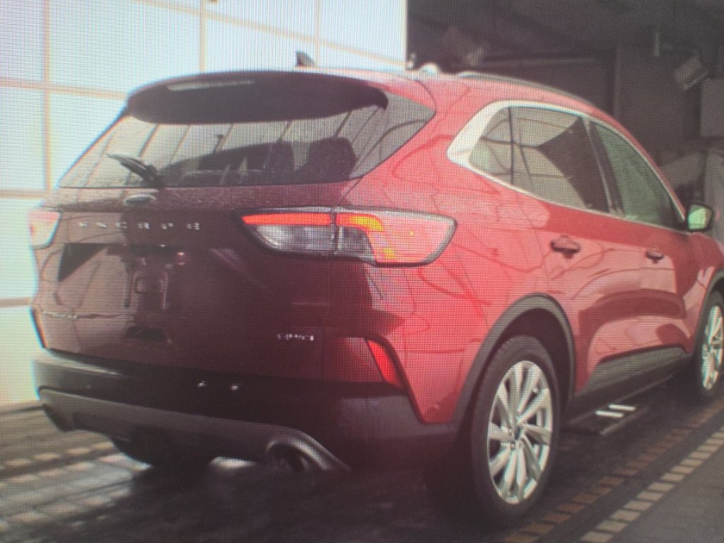 Used 2021 Ford Escape Titanium w/ Titanium Elite Package AWD/4WD image 3