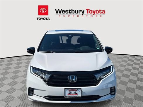 Used 2024 Honda Odyssey Sport image 3