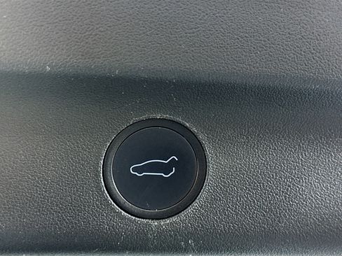 Used 2021 Tesla Model Y Long Range image 29