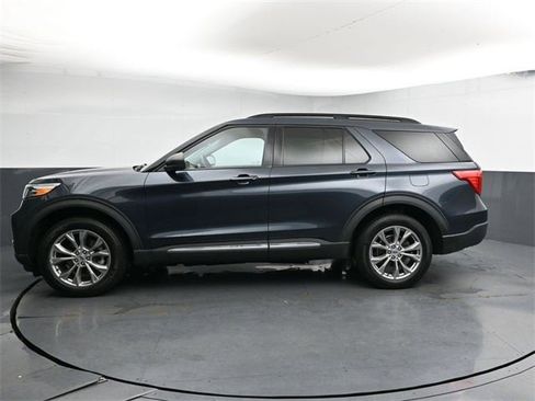 Used 2022 Ford Explorer XLT w/ Equipment Group 202A image 9