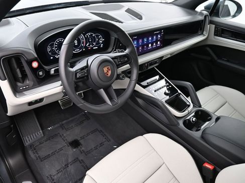 Certified 2026 Porsche Cayenne S AWD/4WD image 4
