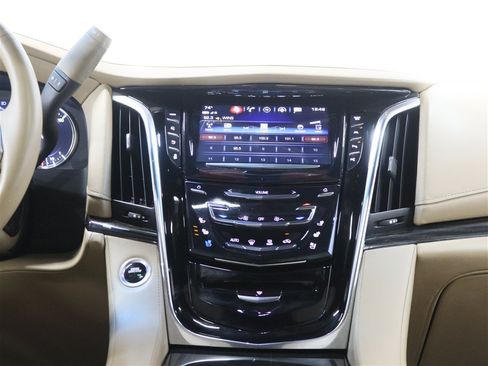 Used 2018 Cadillac Escalade ESV Platinum AWD/4WD image 33