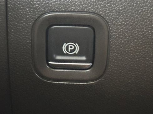 Used 2019 Chevrolet Silverado 1500 LTZ image 34