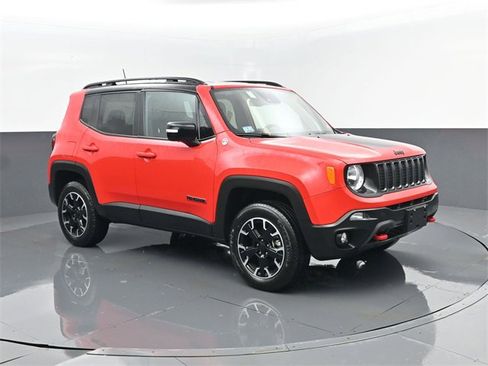 Used 2023 Jeep Renegade Trailhawk image 3