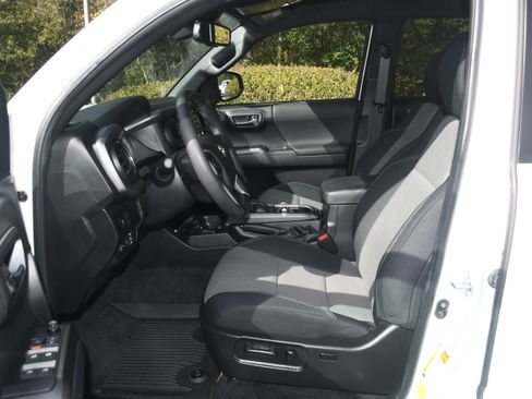 Certified 2022 Toyota Tacoma TRD Sport w/ Technology Package image 7