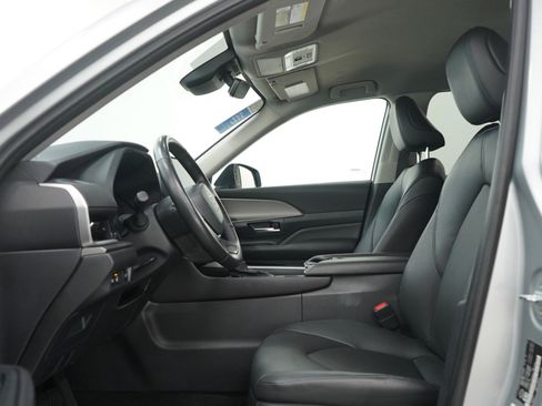 Used 2024 Toyota Grand Highlander XLE image 19