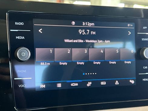 New 2026 Volkswagen Taos SE image 18