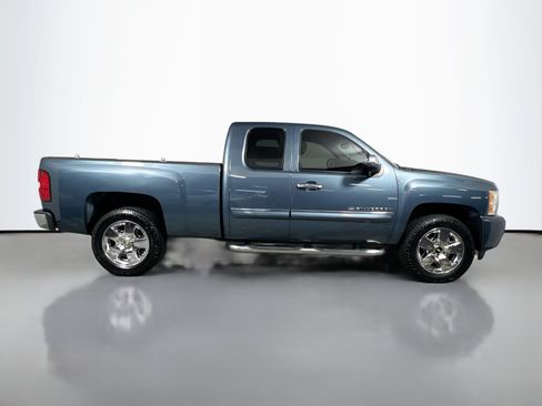 Used 2011 Chevrolet Silverado 1500 LT w/ Florida Edition RWD image 3
