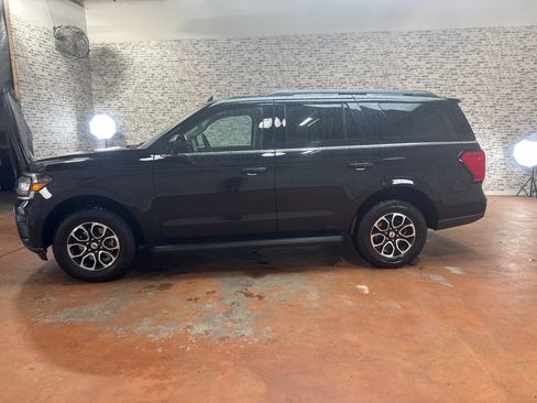 Used 2022 Ford Expedition XLT RWD image 4