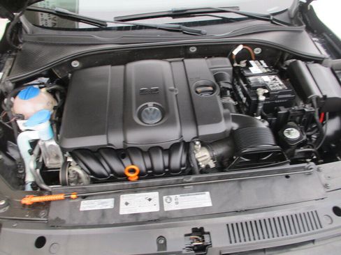 Used 2013 Volkswagen Passat 2.5 SE FWD image 4