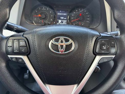 Used 2016 Toyota Sienna L FWD image 17