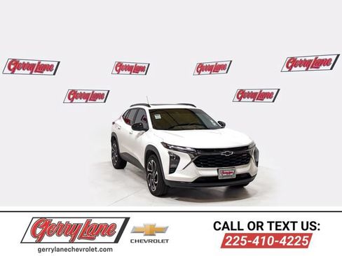 Certified 2025 Chevrolet Trax RS w/ Sunroof Package FWD image 1