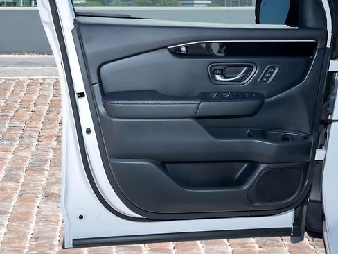 Certified 2025 Honda Pilot EX-L image 13