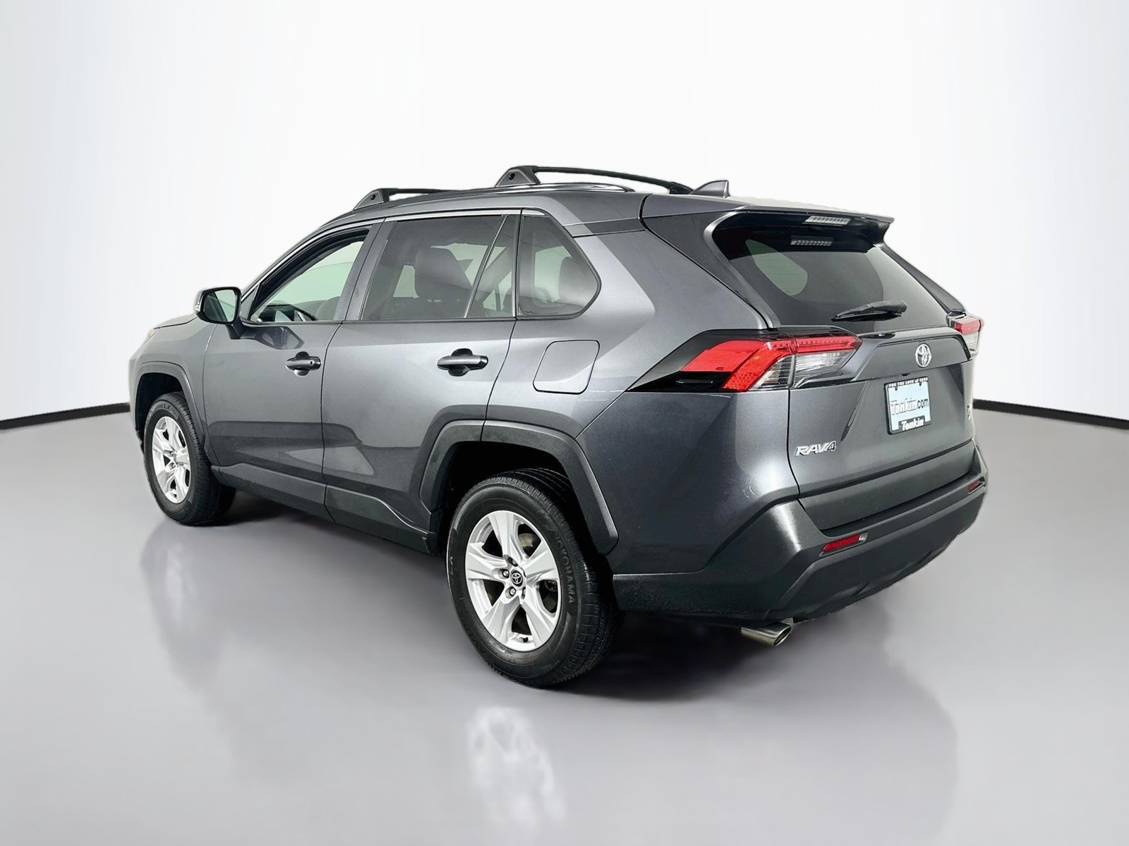 Certified 2021 Toyota RAV4 XLE w/ XLE Grade Weather Package AWD/4WD image 5