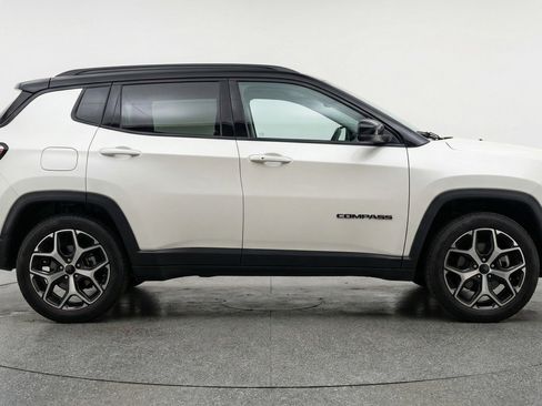 Used 2025 Jeep Compass Limited AWD/4WD image 11