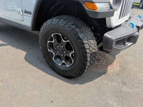 Used 2023 Jeep Wrangler Unlimited Rubicon 4xe w/ Cold Weather Group AWD/4WD image 25