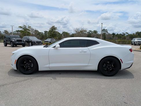 Used 2024 Chevrolet Camaro LT RWD image 8